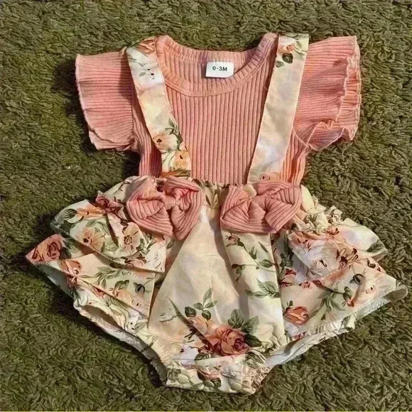 Other - 🩷 0-3M Baby Girl Floral Romper Set with Pink Ribbed Top & Bow Accents